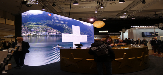 Der Ehrengast Swissmint mit großer TV Wand und Jubiläums Goldmünze Vreneli
