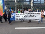 Demonstranten mit Banner, Stuttgart, 03.10.2025. Foto: Sergej Perelman